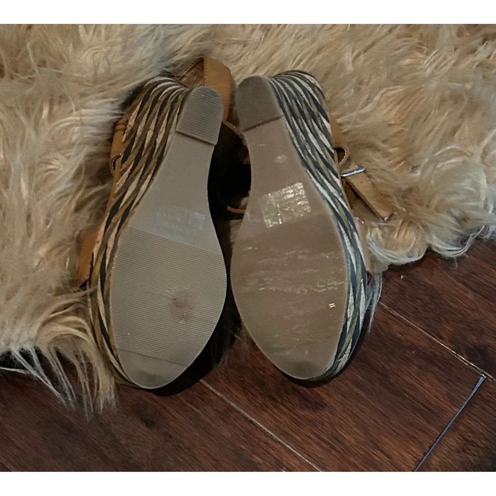 Charming‎ Charlie Wedge Sandals Tan Ankle Strap Platform Heels Women's Shoes S 8